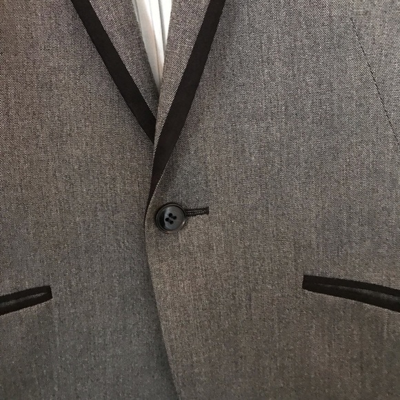 Gray suit jacket with black trim - Picture 3 of 7
